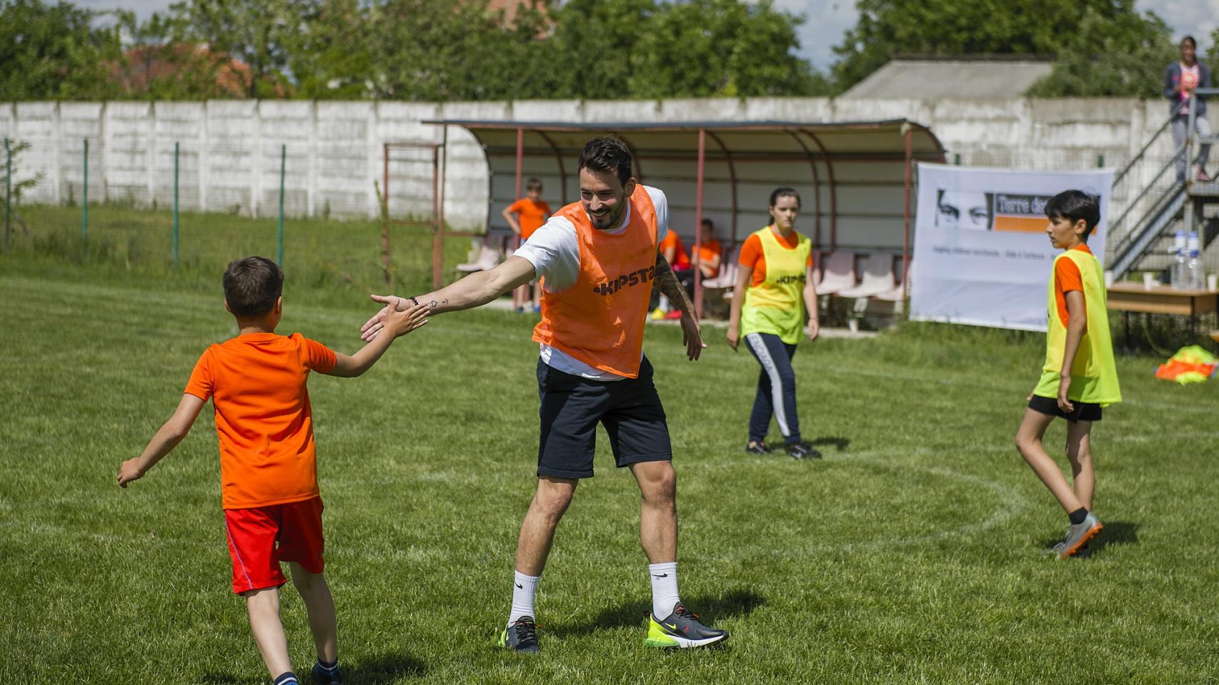 [Romania] Child Safeguarding in Sport Promoted by Roman Bürki, Terre des hommes Ambassador and Goalkeeper at Borussia Dortmund